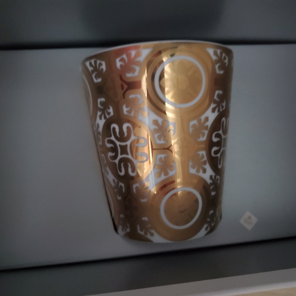 RARE Rose et Marius Gold Tumbler NIB
